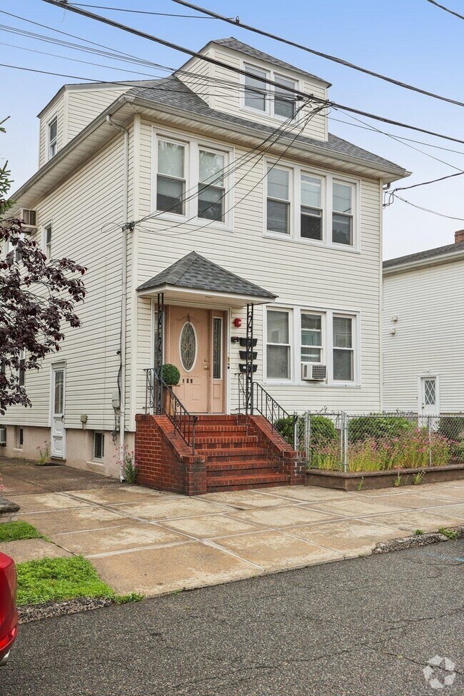 Building Photo - 153 Banta Ave Unit 2 Rental