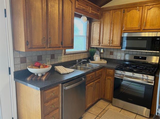 Photo - 609 Storrs St