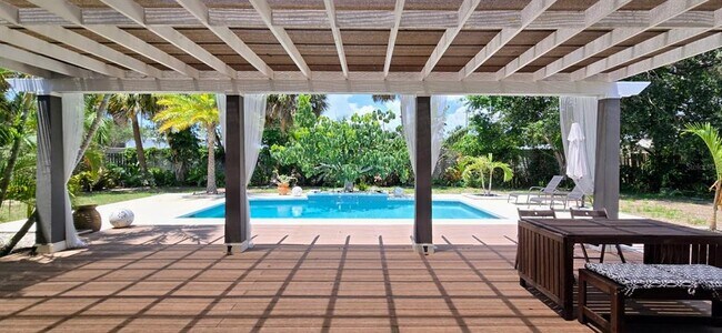 Photo - 2115 Alvarado Ln