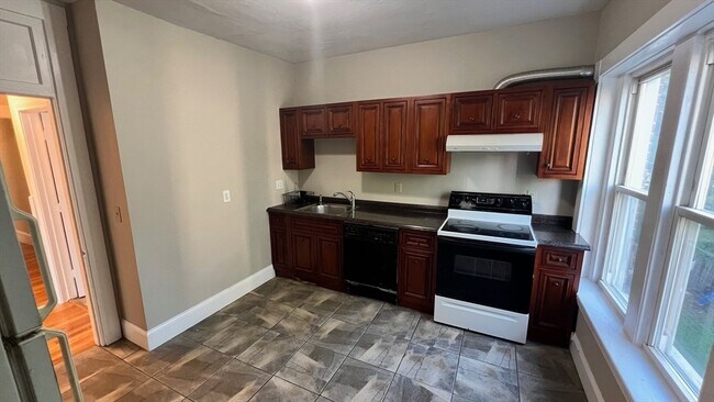 Building Photo - 77 Easton St Unit #1 Rental