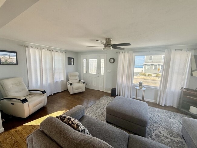 Photo - 735 Sea St