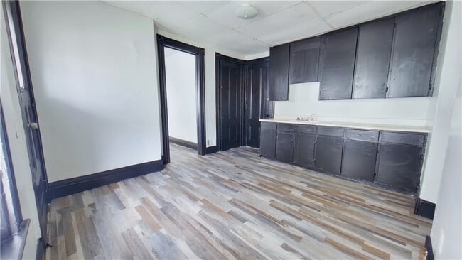 Photo - 6-7 Calihan Park