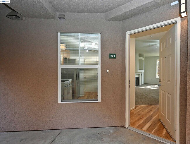 280 Caldecott Ln Unit 221