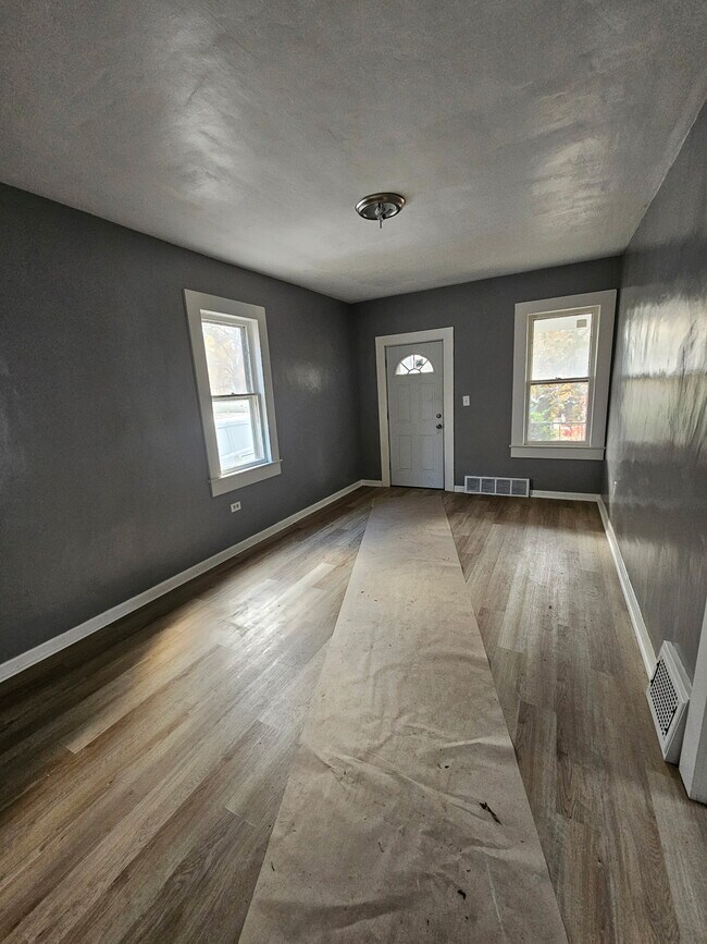 Photo - 7815 Rosewood Ave