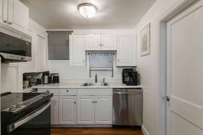 Building Photo - 20 Claflin Rd Unit A Rental