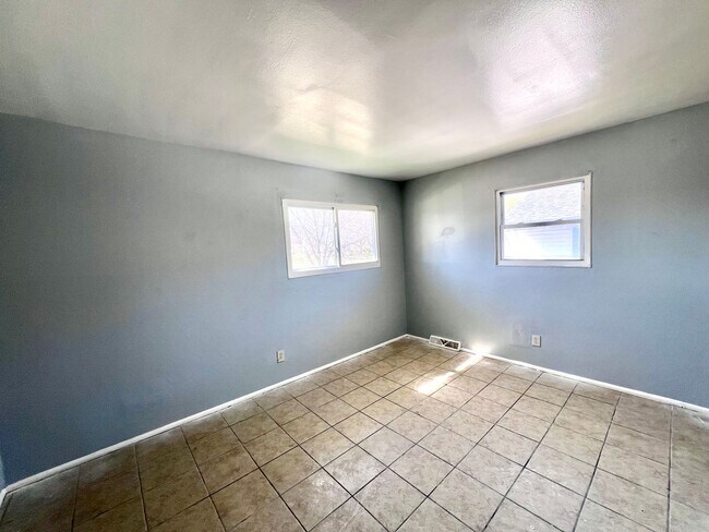 5750 N 65th St Unidad 5750A Upper