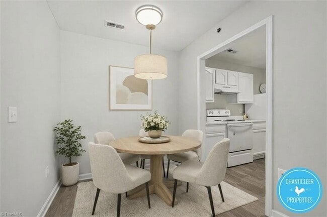 Photo - 1041 W Barton St Unidad E