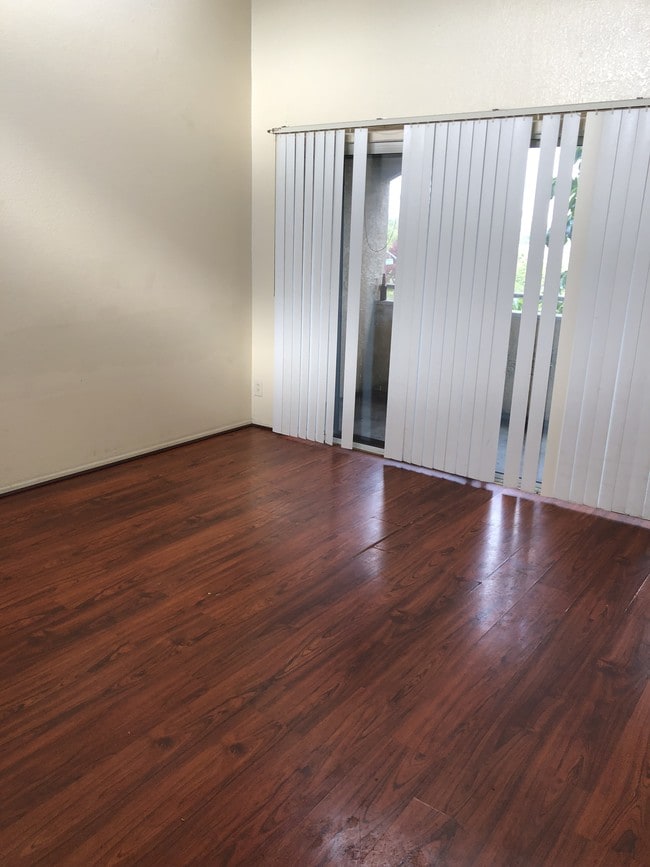 Living Room - 670 Ximeno Ave Unit 670 Ximeno # 102