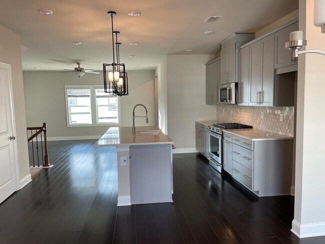 Photo - 1112 Knoxboro Ln