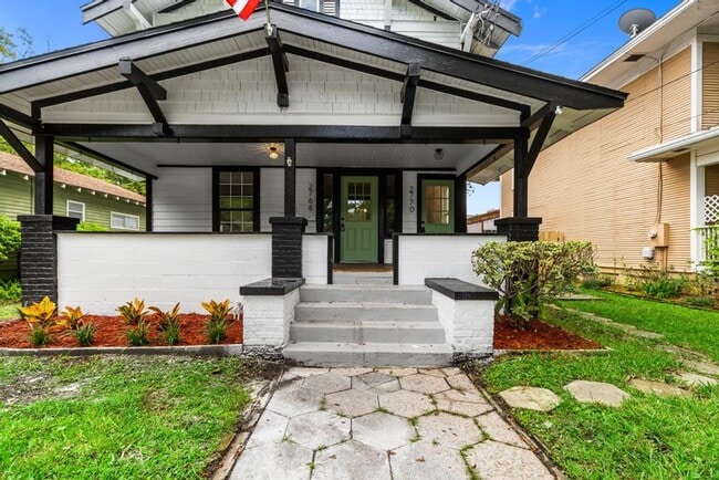 Photo - 2768-2770 College St Unidad B