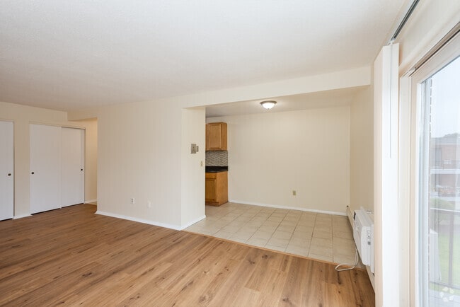 1BR, 1BA - 765SF - Dining/Living Room