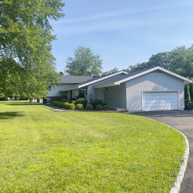 Photo - 222 Thornwood Rd