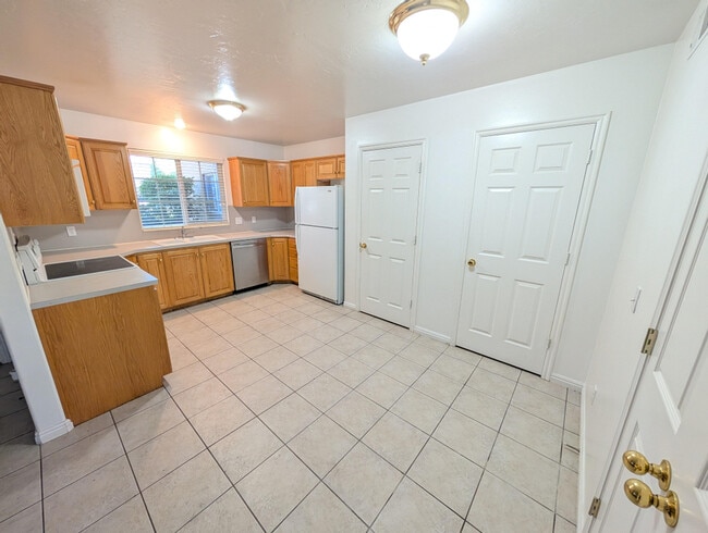 Photo - 361 E 1420 S