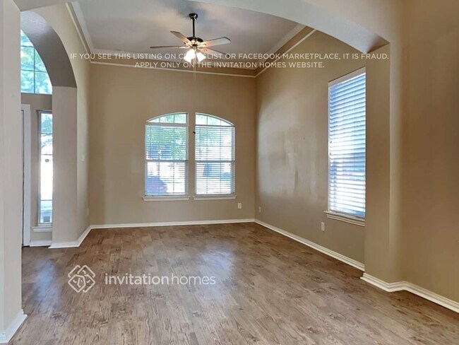 Photo - 2124 Ballycastle Dr