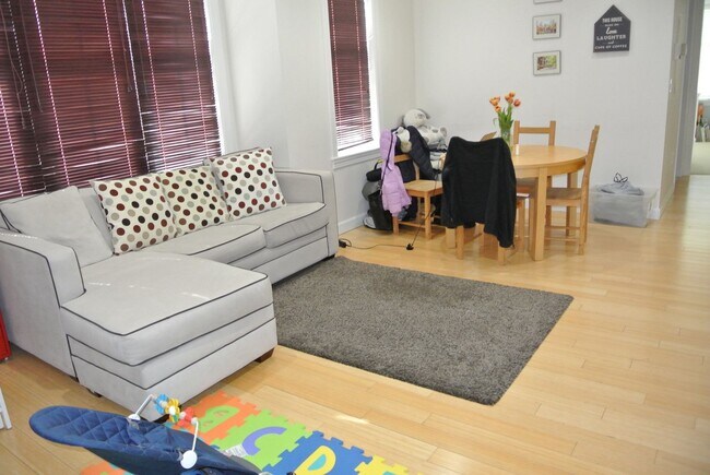 Building Photo - GREAT 2Br/2Bth in modern building. Central Air. Laundry in unit!