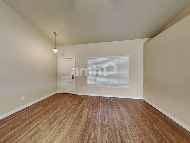 Photo - 1642 N Firebrick Dr