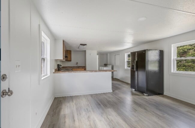 125 George Ln