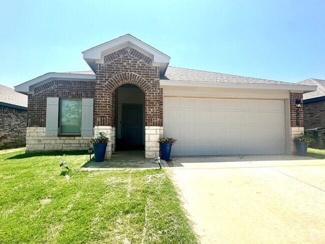 Building Photo - Beautiful 3Bed/2Bath Available! Rental