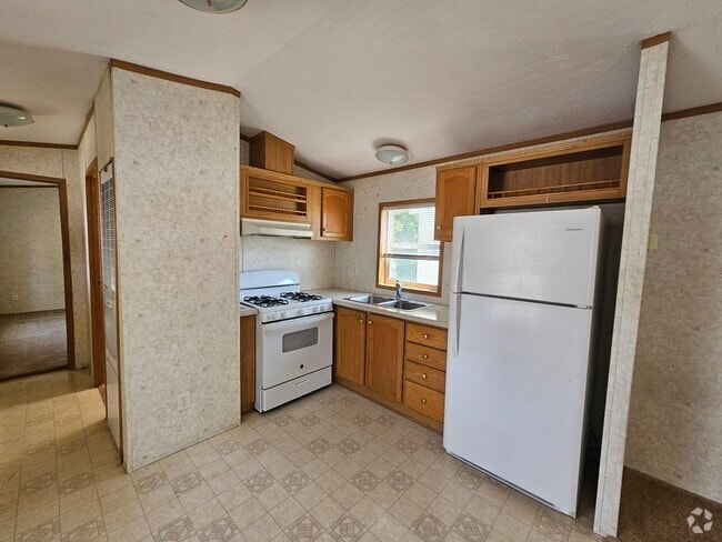 Building Photo - 6 Pine Cir Rental
