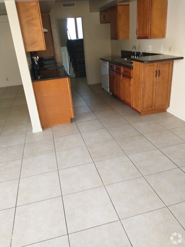 Building Photo - 1855 W Malvern Ave Unit condo