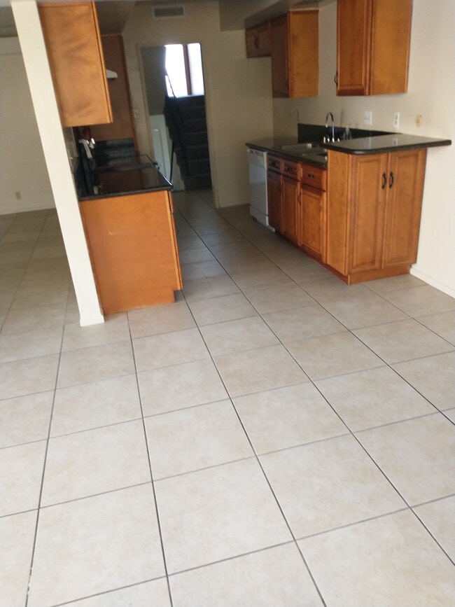 Building Photo - 1855 W Malvern Ave Unit condo