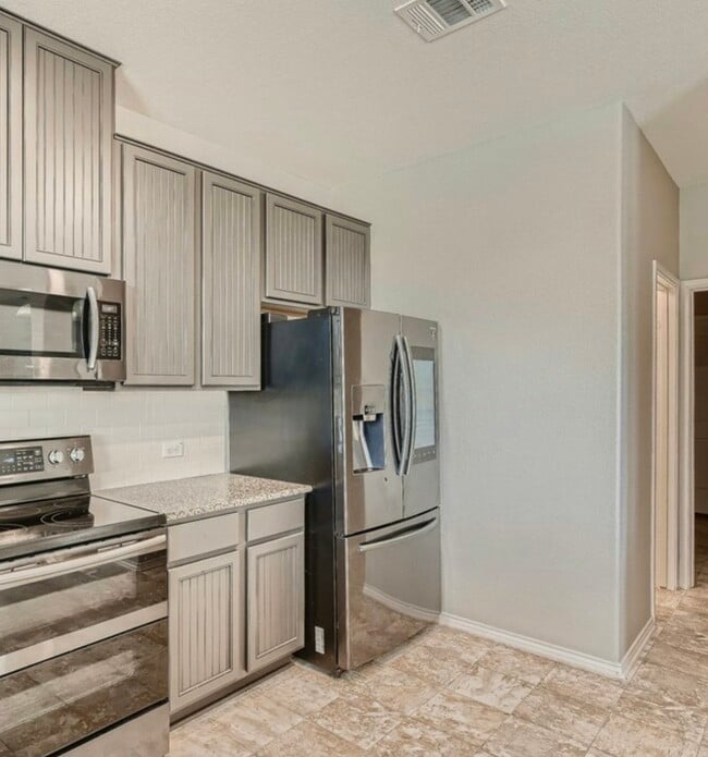 Photo - 19219 Zachary Taylor St