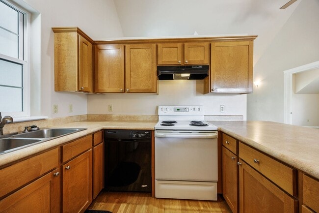 Photo - Peaceful 2-bedroom 1-bath Cottage with Dec...