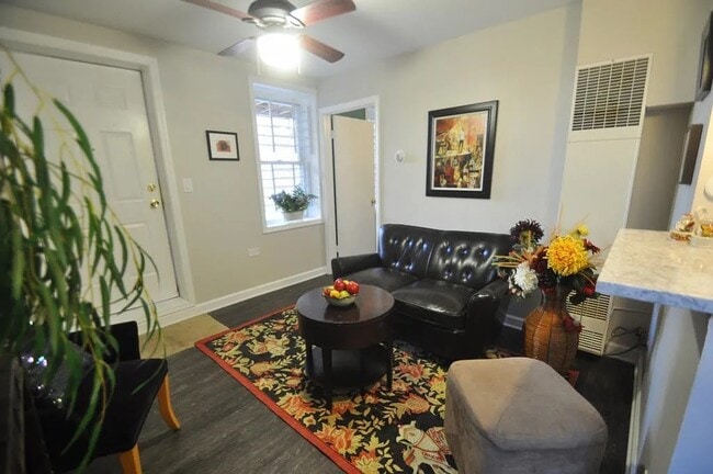 Living room - 1810 S Throop St Unidad #1
