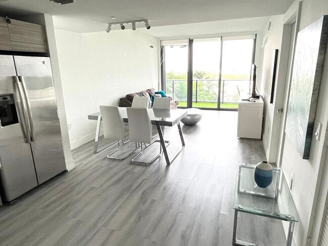 Photo - 101 NW 34th St Unidad 1011