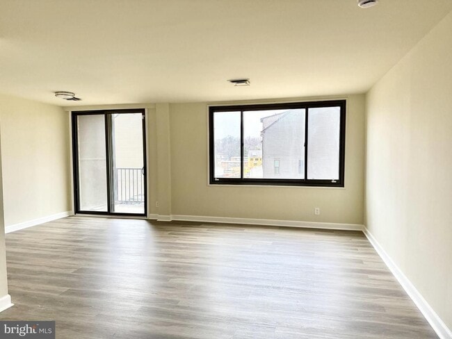 Photo - Spacious & Updated One Bedroom W/All Energy Utilties Included, Parking, Laundry on Site, & Much M...