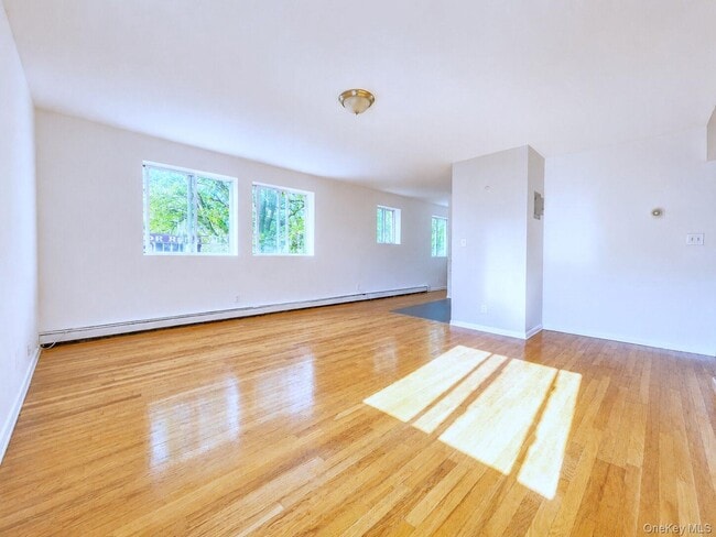 Building Photo - 81-64 102nd Ave Unit 3rd Fl
