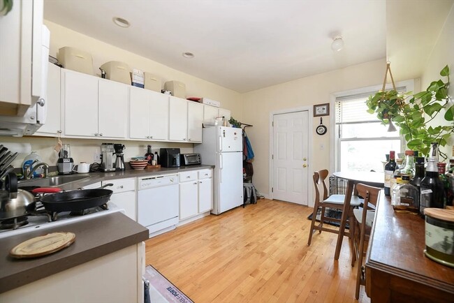 Photo - 256 Somerville Ave Townhome