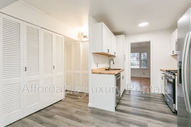 Photo - 805 N Landing Rd