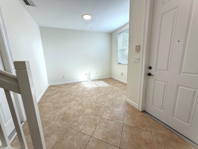 Photo - 960 Millbrae Ct