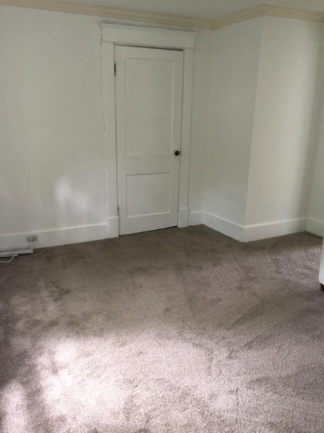 Photo - Studio Apt. for lease in the Belmont/Hills...