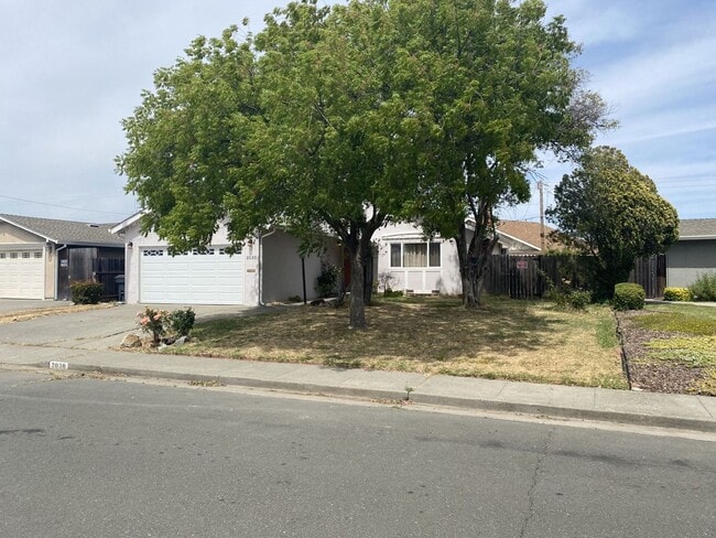 Building Photo - Charming 4 Bedroom, 2 Bath Home