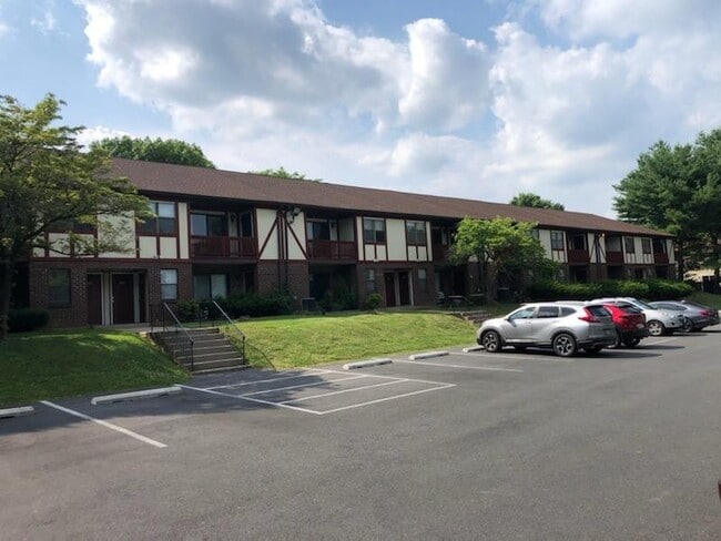 Photo - 1019-1049 Westbury Cir
