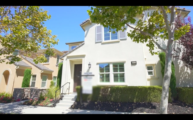 Building Photo - Home in Dublin Available!