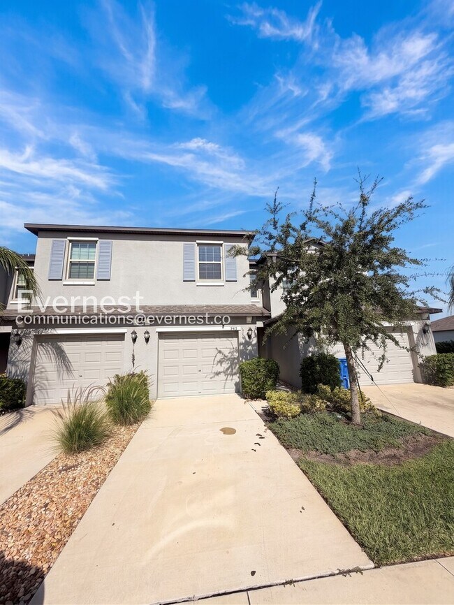 946 Royal Empress Dr
