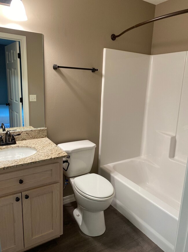Photo - 620 E F St