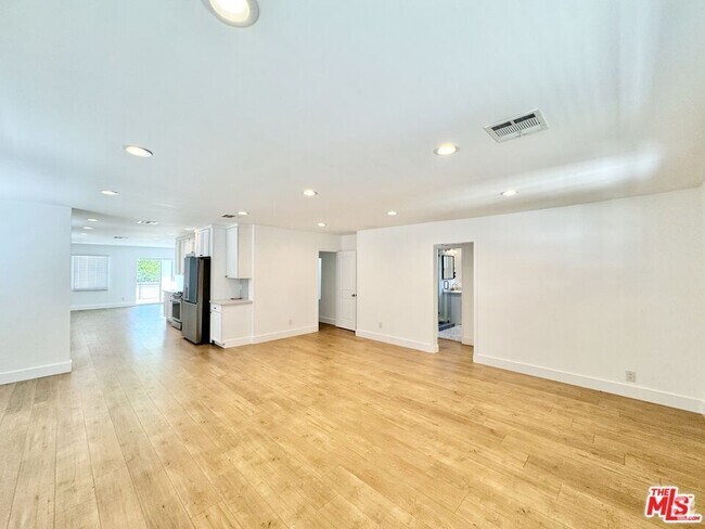 Building Photo - 5937 Ranchito Ave Rental