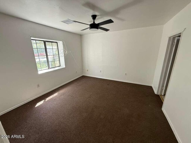 Photo - 942 E 8th St