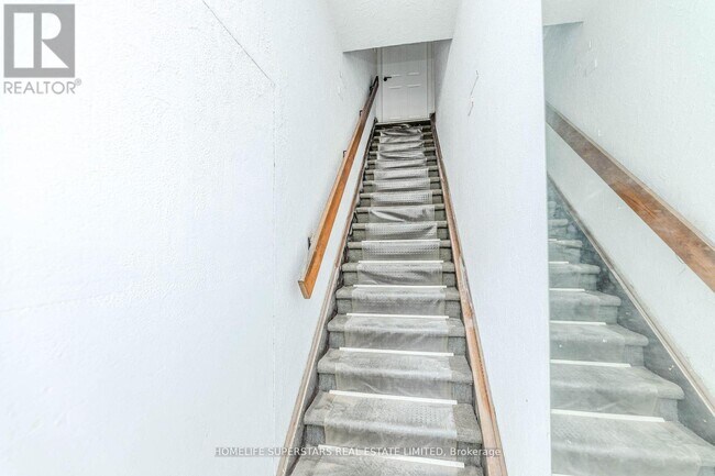 Photo - 1164 The Queensway