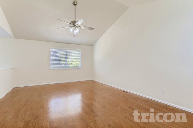 Photo - 5305 S Valdai St