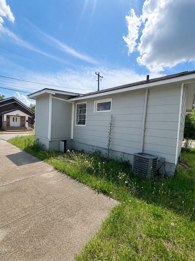 Photo - 401 Carver Dr