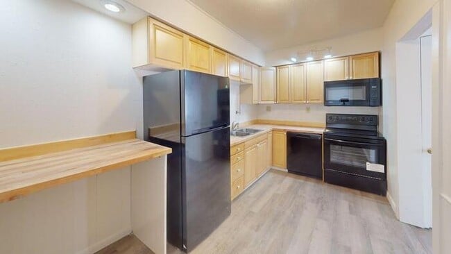 Photo - 710 E Ave F House