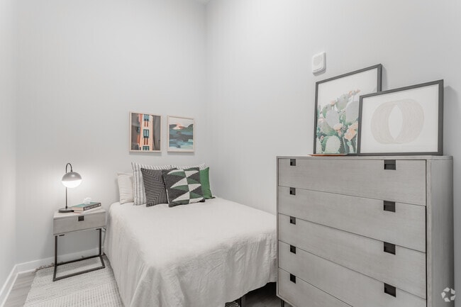 2BR, 2BA - 904SF