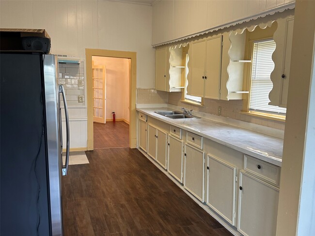 Photo - 4621 Davenport St