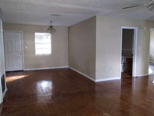 Photo - 2 Bedroom / 2 Bathroom Rental – Brooksville, Fl