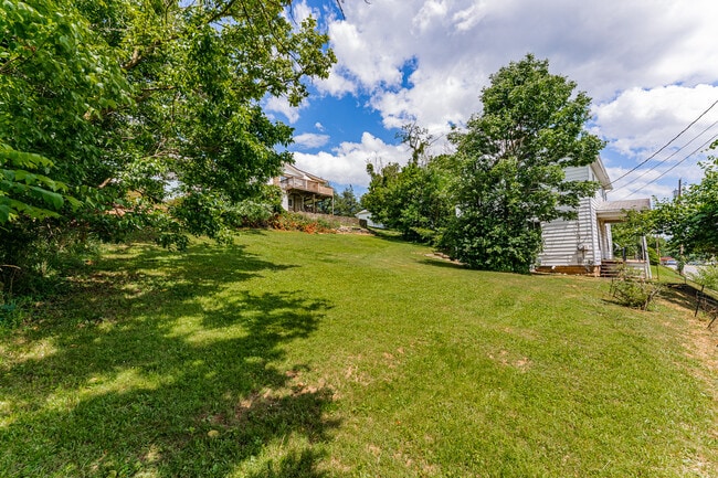 Photo - 975 Dorsey Ave